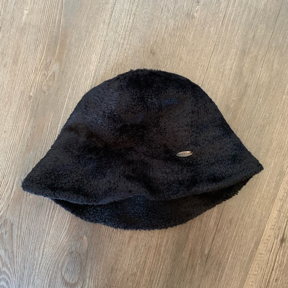Liz Claiborne black fuzzy bucket hat - Picture 2 of 5